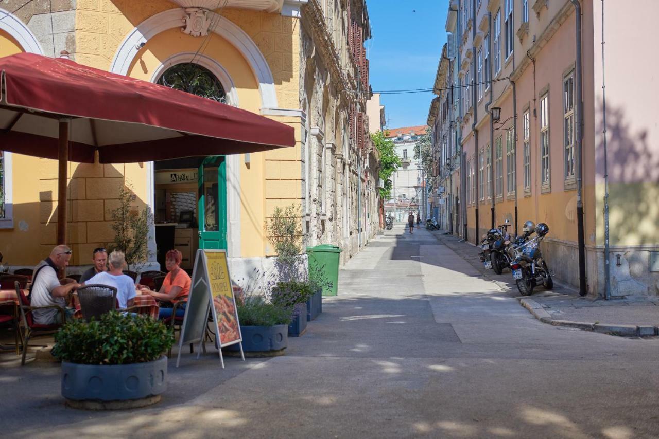 Old City Romanitic Studios 1 With Free Private Parking Pula Exterior photo