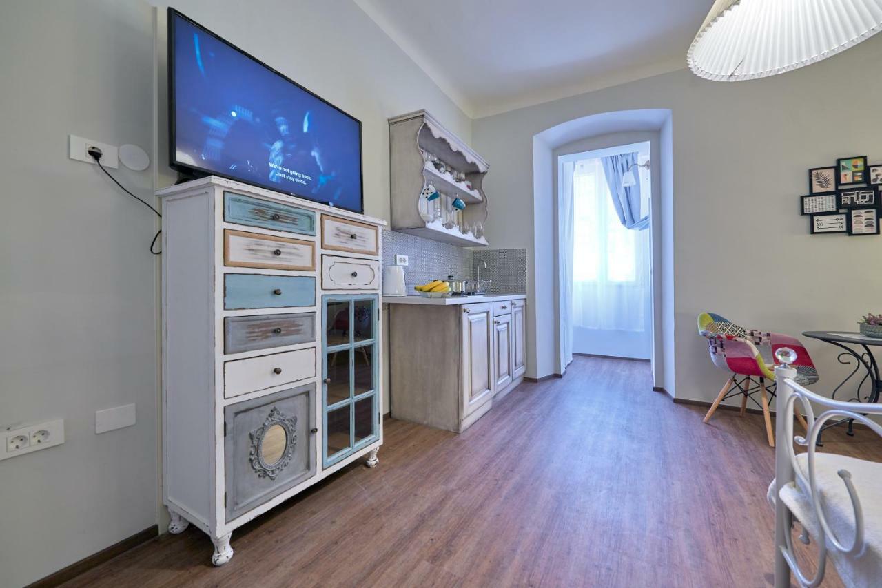 Old City Romanitic Studios 1 With Free Private Parking Pula Exterior photo
